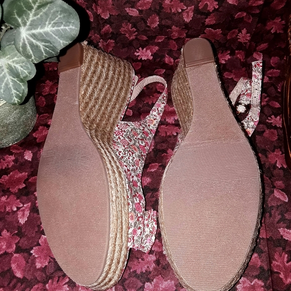 NWOT Unisa Sandals - Picture 8 of 8